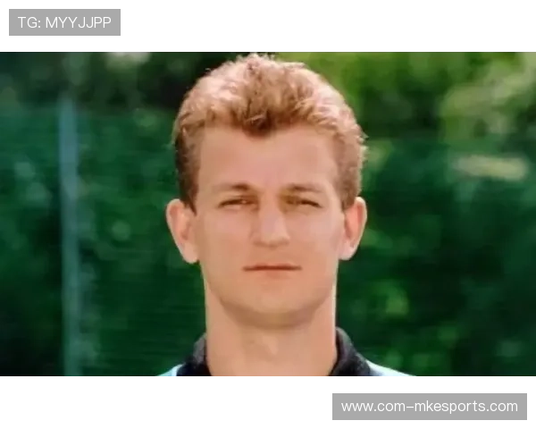 足坛巨星陨落令人惋惜世界球迷缅怀已故足球传奇人物 足坛巨星陨落令人惋惜世界球迷缅怀已故足球传奇人物