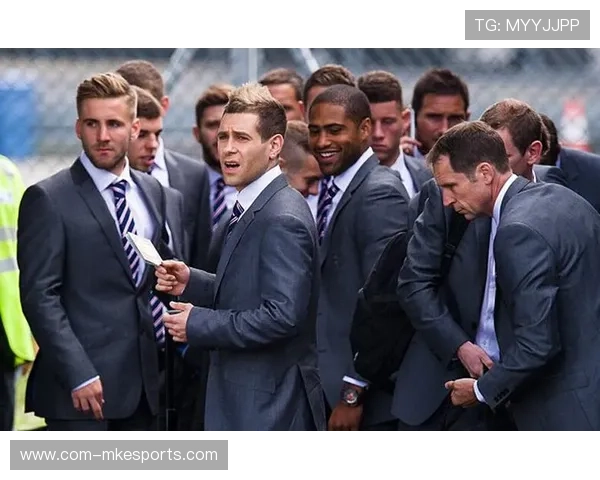 西装革履的足球巨星们：场外风采与职场魅力的完美融合