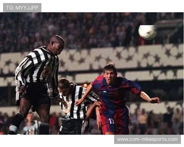 足球场上的宿命对决 球星恩怨背后的故事与激情较量