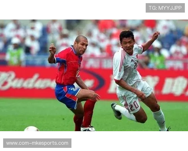 飞球足球球星展现巅峰技艺助力球队冲击冠军荣耀成为全球足坛焦点